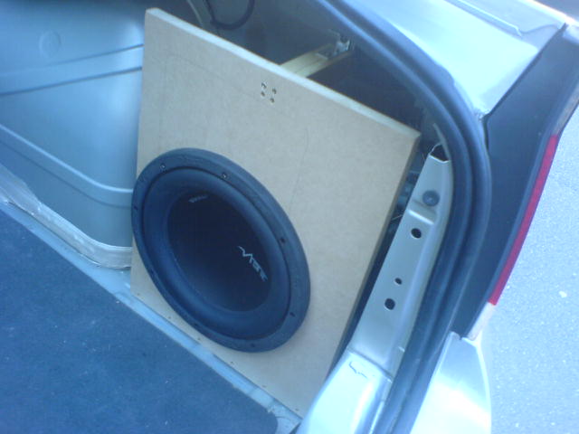 Does anyone make a discreet subwoofer box for the Vectra C hatch ?
